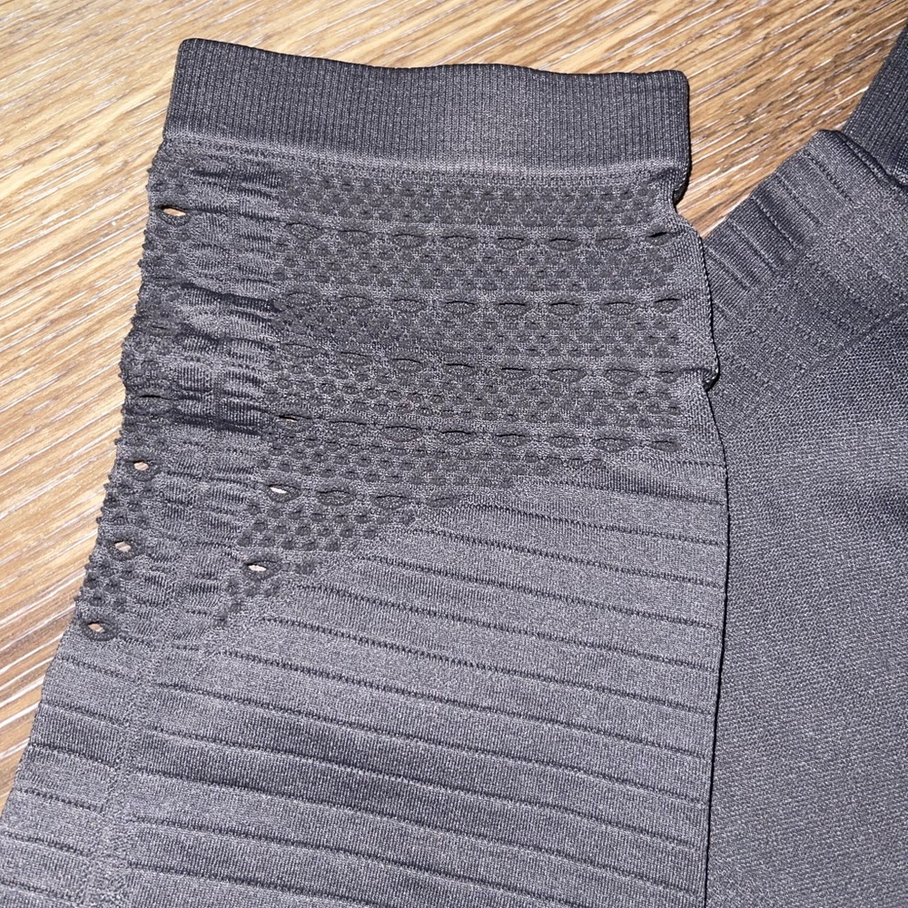 Gymshark Energy+ Seamless Cropped Leggings - Smokey Grey - Picture 4 of 5
